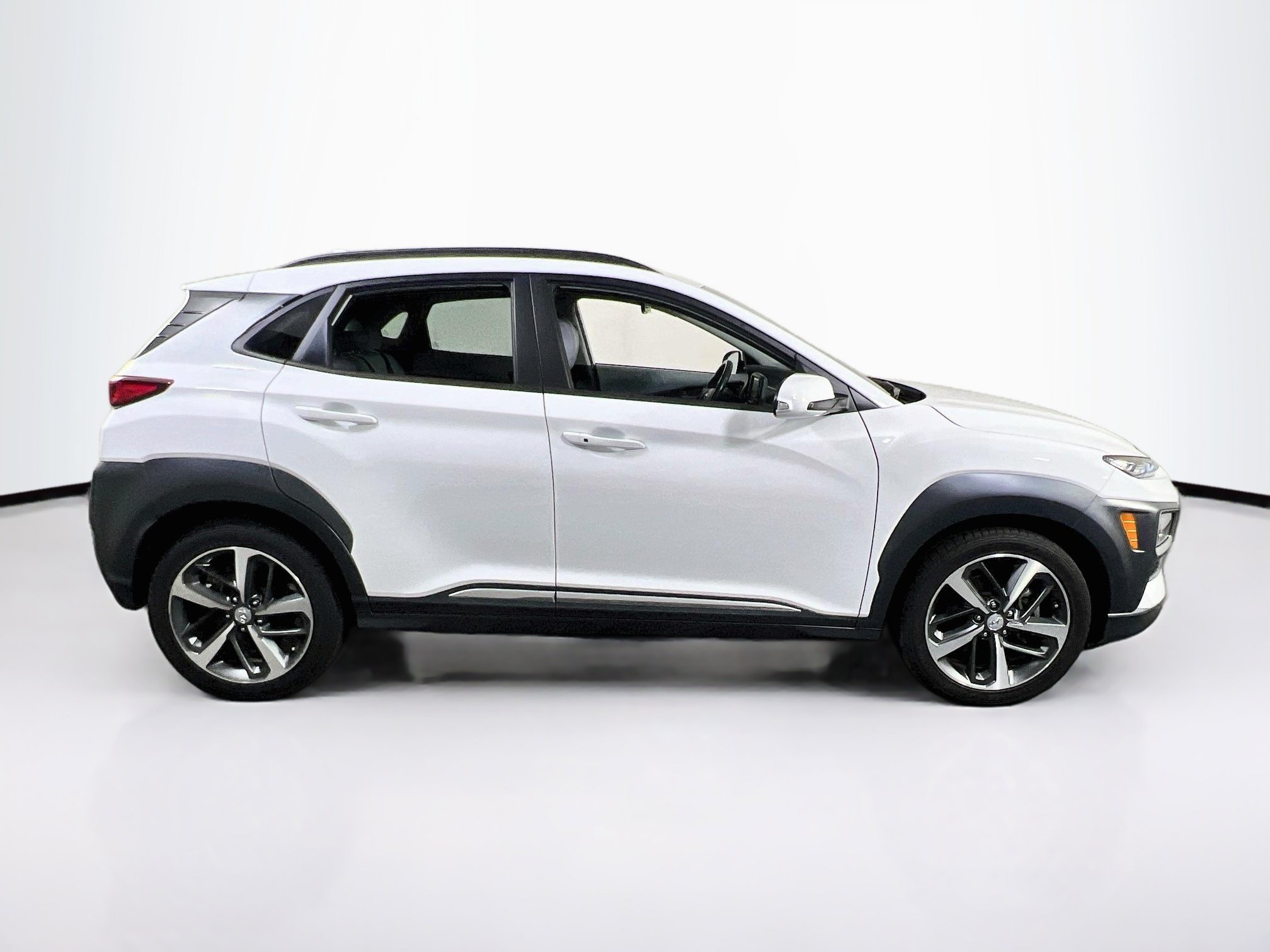 Used 2021 Hyundai Kona Ultimate w/ Cargo Package AWD/4WD image 4
