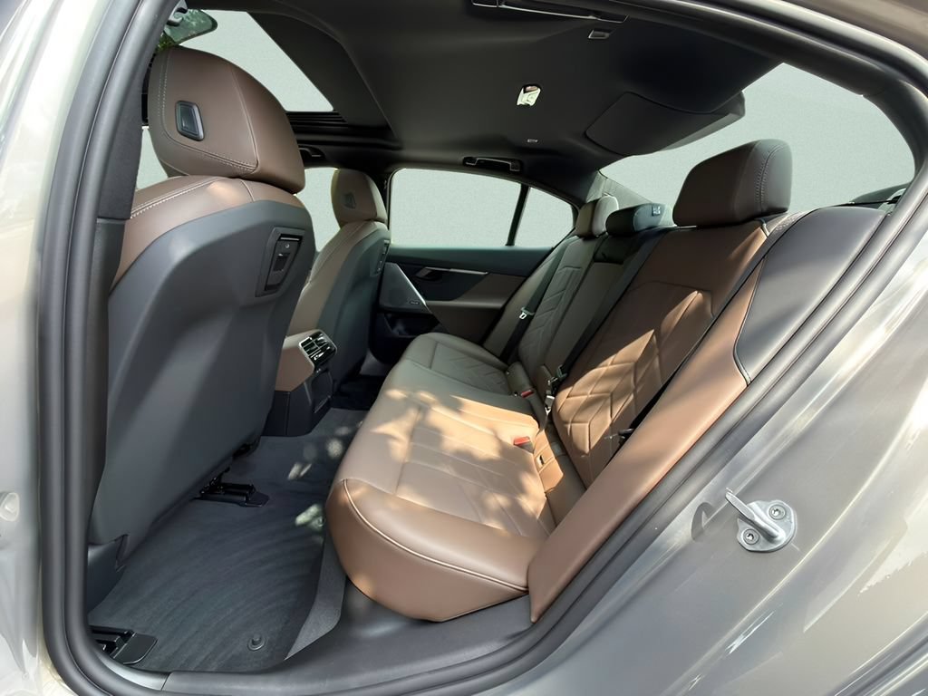 New 2027 BMW i5 eDrive40 AWD/4WD image 21