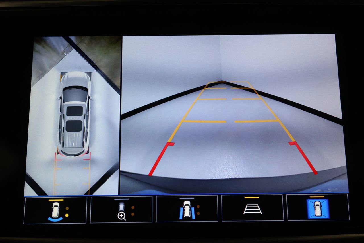 Used 2024 Buick Enclave Premium image 13