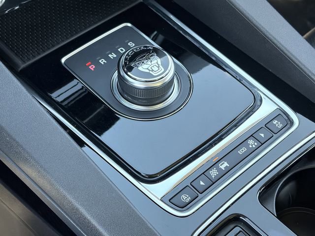 Used 2018 Jaguar F-PACE Prestige image 16