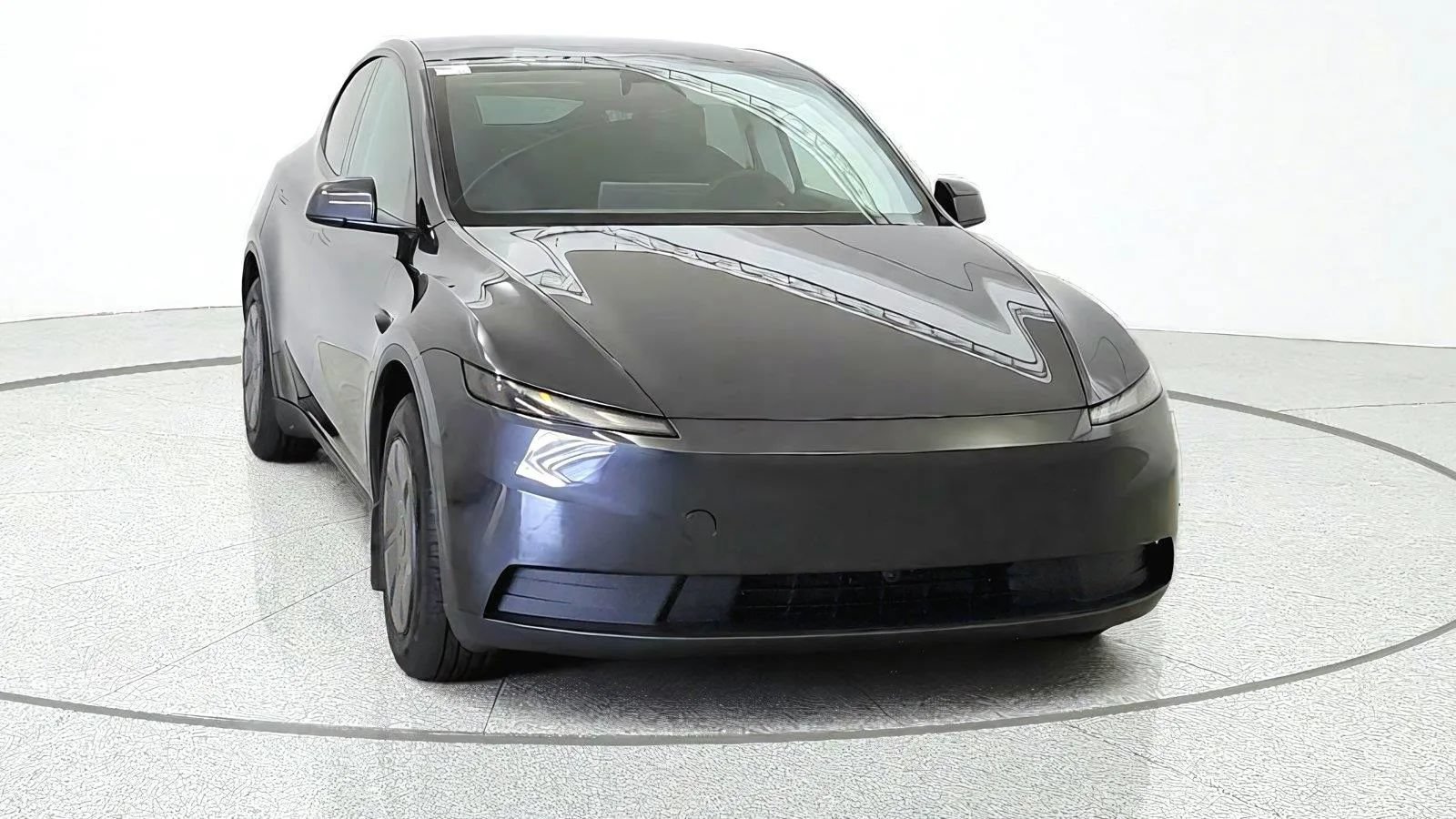 Used 2026 Tesla Model Y 2WD image 2