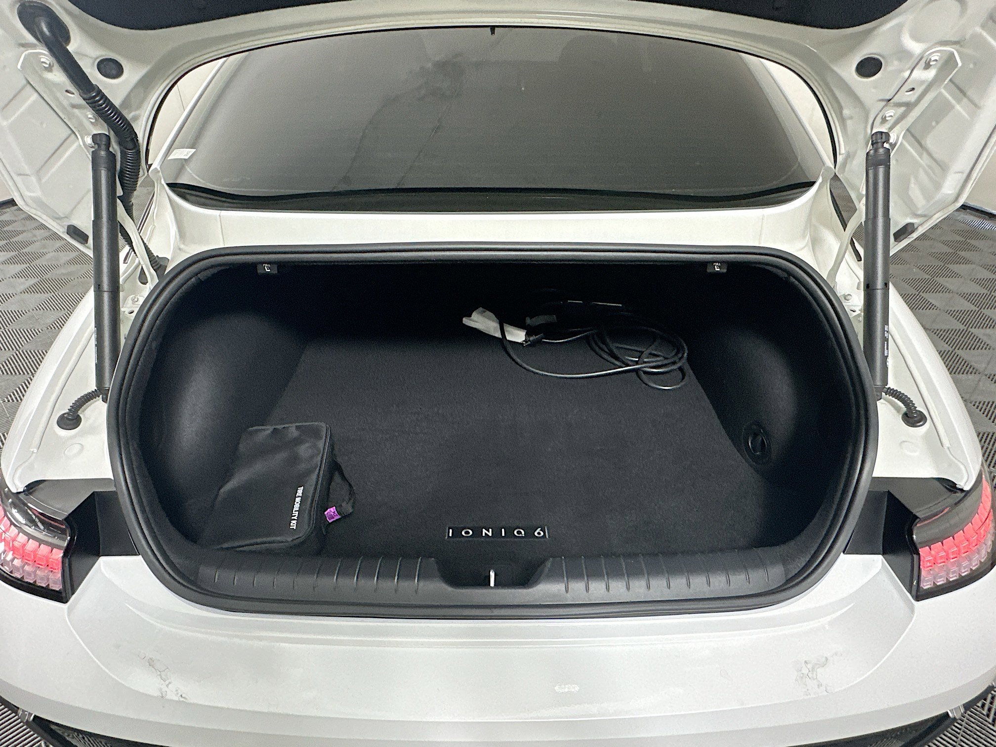 Used 2024 Hyundai Ioniq 6 SEL RWD image 30