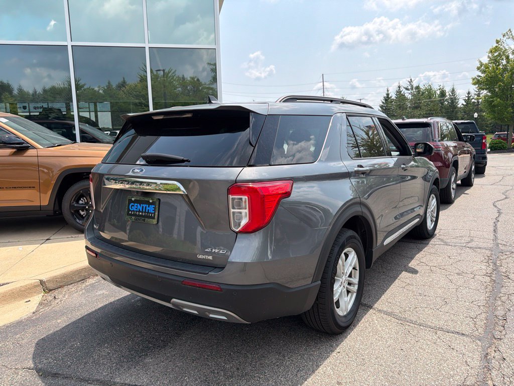 Used 2023 Ford Explorer XLT w/ Equipment Group 202A AWD/4WD image 3