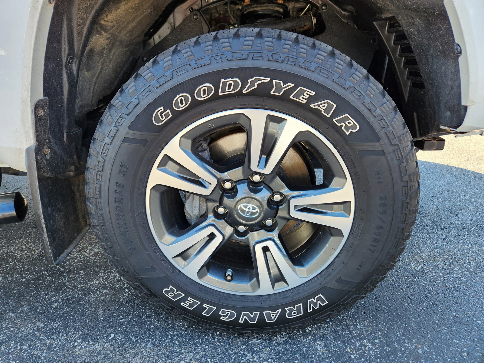 Used 2019 Toyota Tacoma TRD Sport image 7