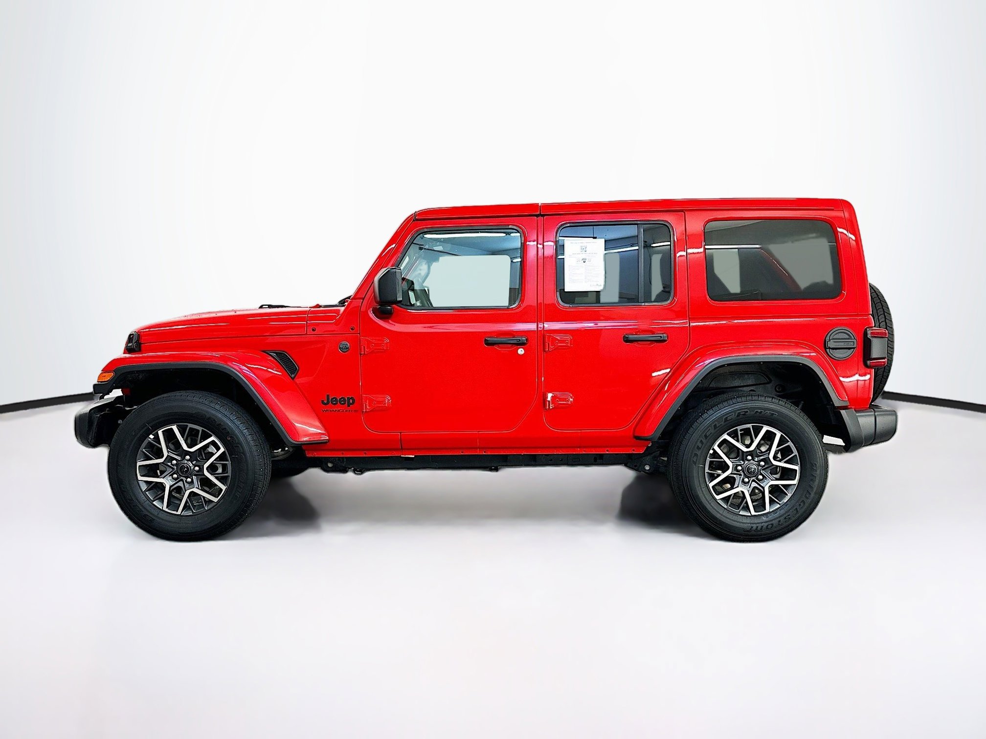 Used 2025 Jeep Wrangler Sahara image 4