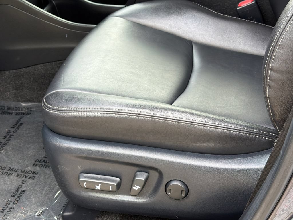 Used 2015 Toyota Prius V Five w/ Advanced Technology Package FWD image 18