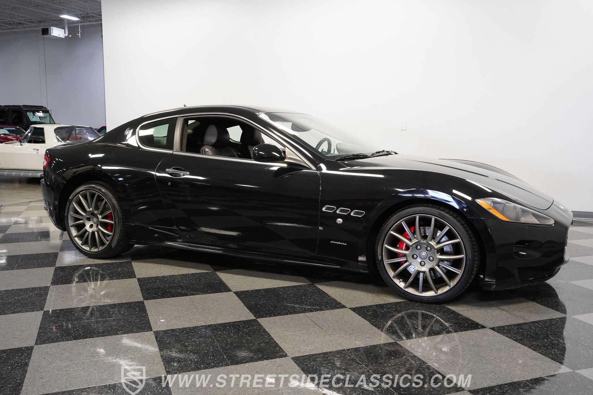 Used 2010 Maserati GranTurismo S image 16