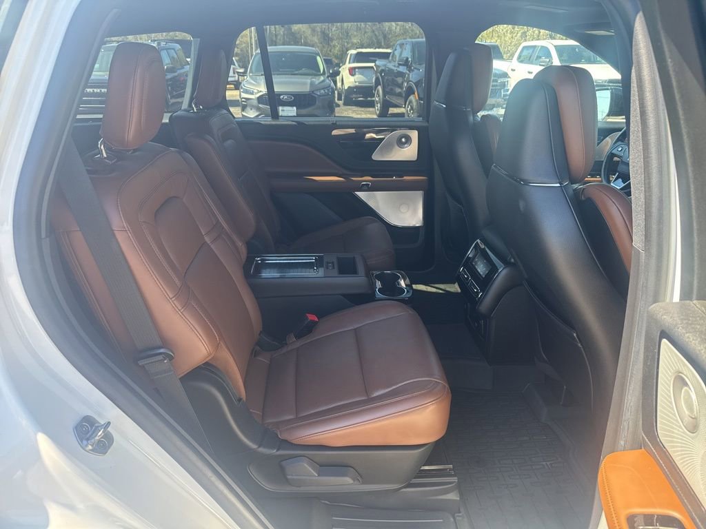 Used 2022 Lincoln Aviator Reserve w/ Equipment Group 201A AWD/4WD image 13