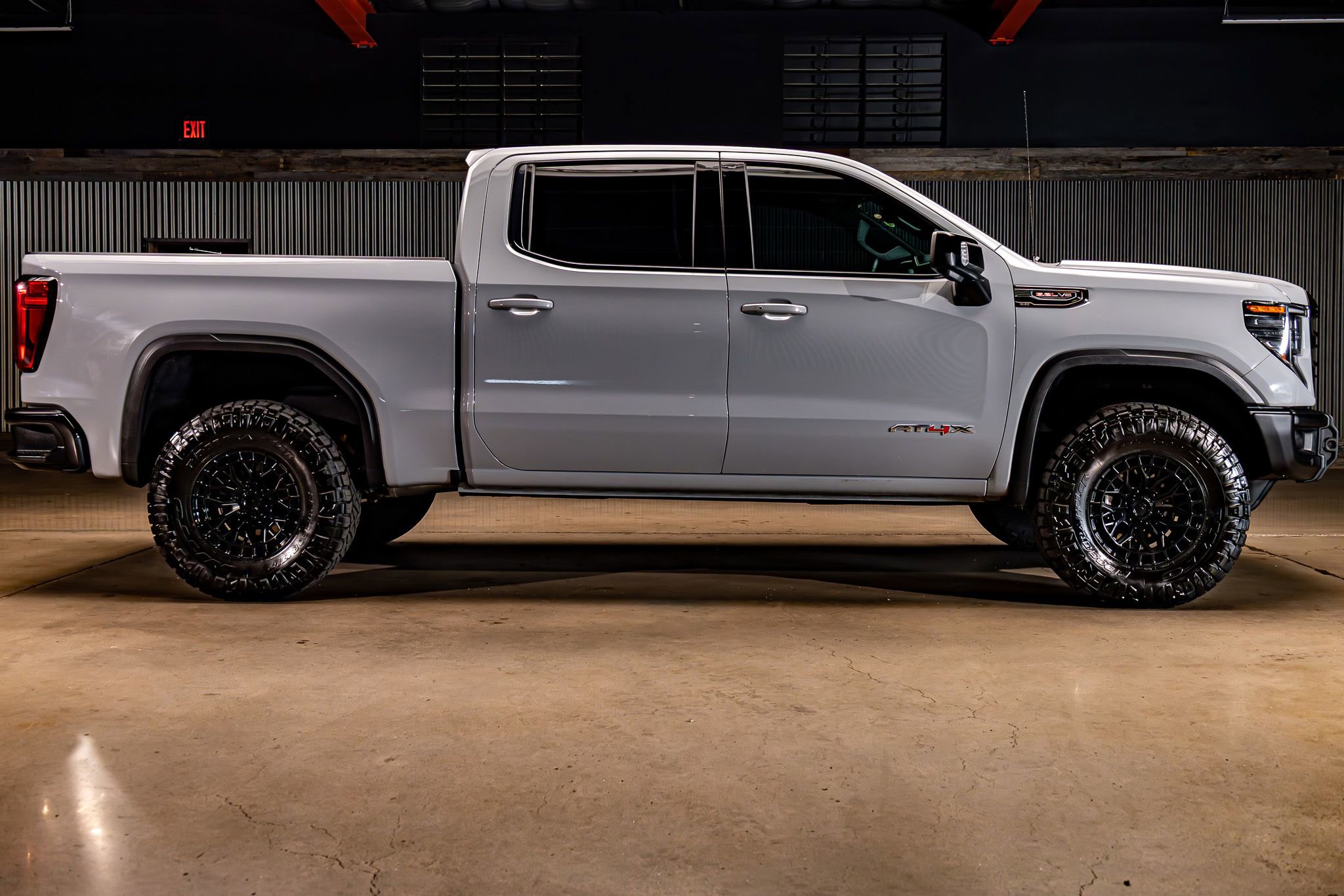 Used 2025 GMC Sierra 1500 AT4X image 10