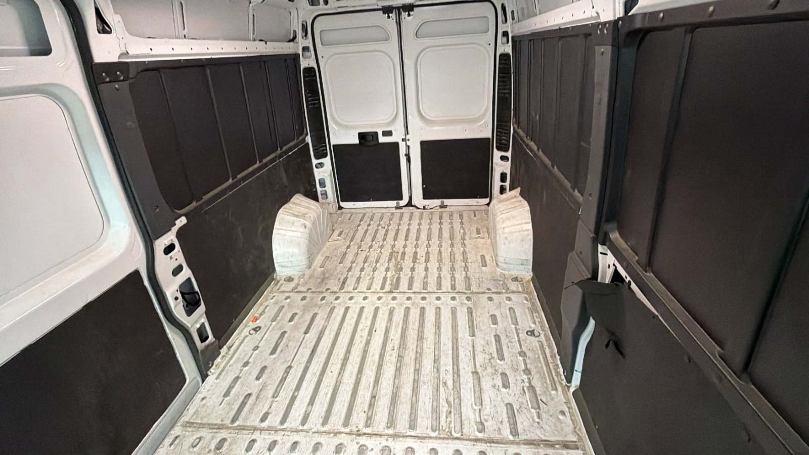 Used 2024 RAM ProMaster 2500 w/ Convenience Group FWD image 19