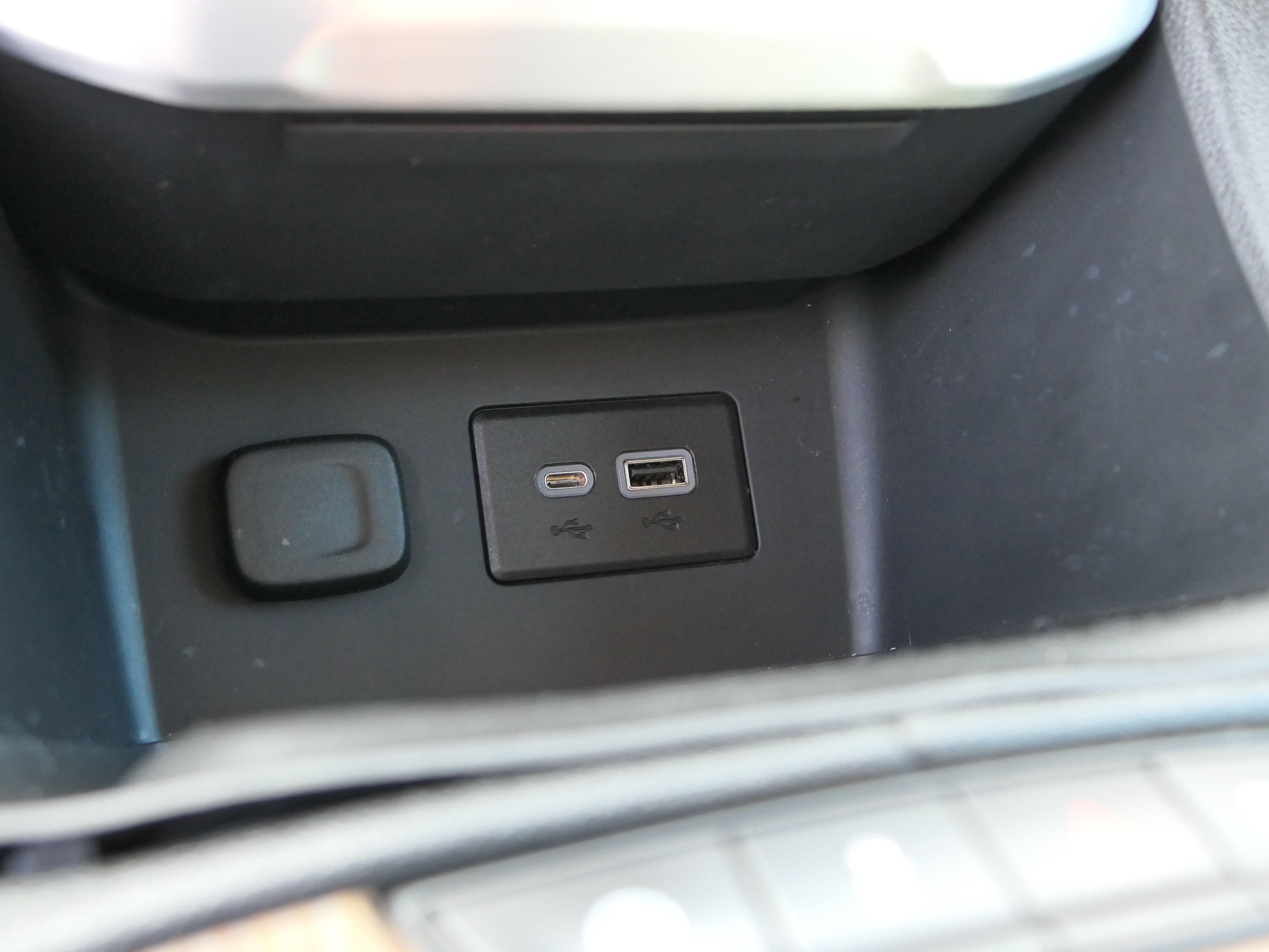 Used 2021 GMC Acadia SLE w/ Driver Convenience Package FWD image 22