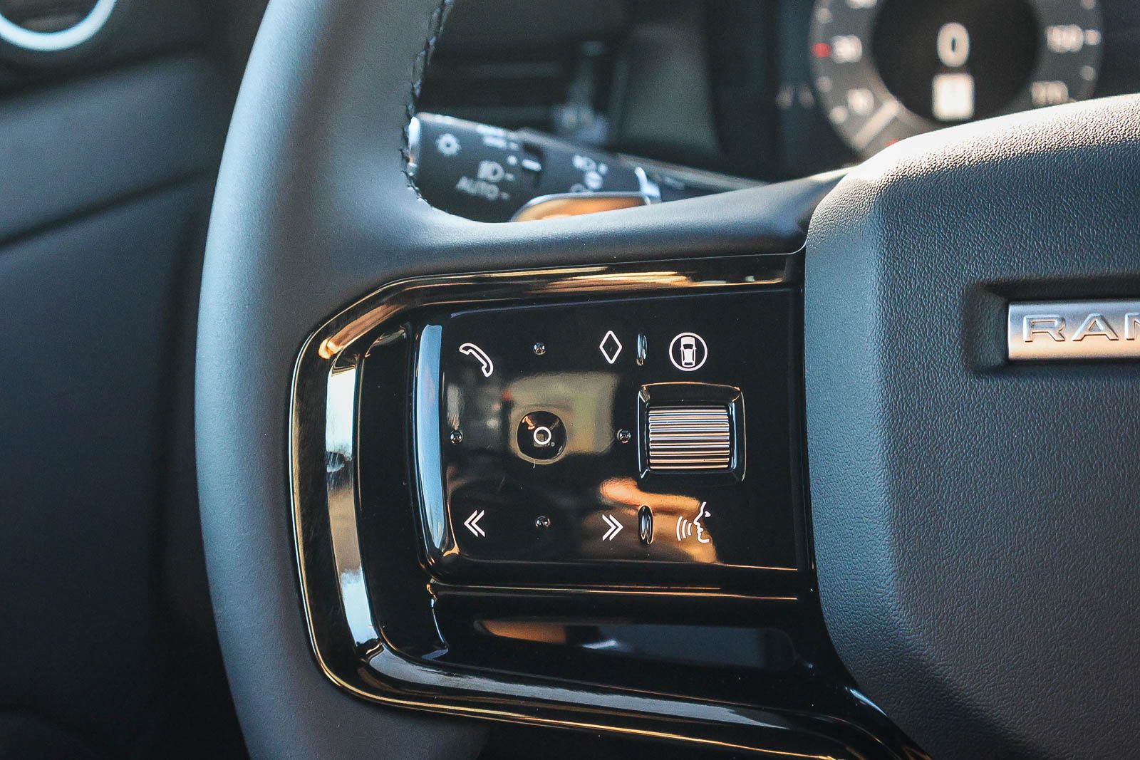 New 2026 Land Rover Range Rover Evoque S image 34