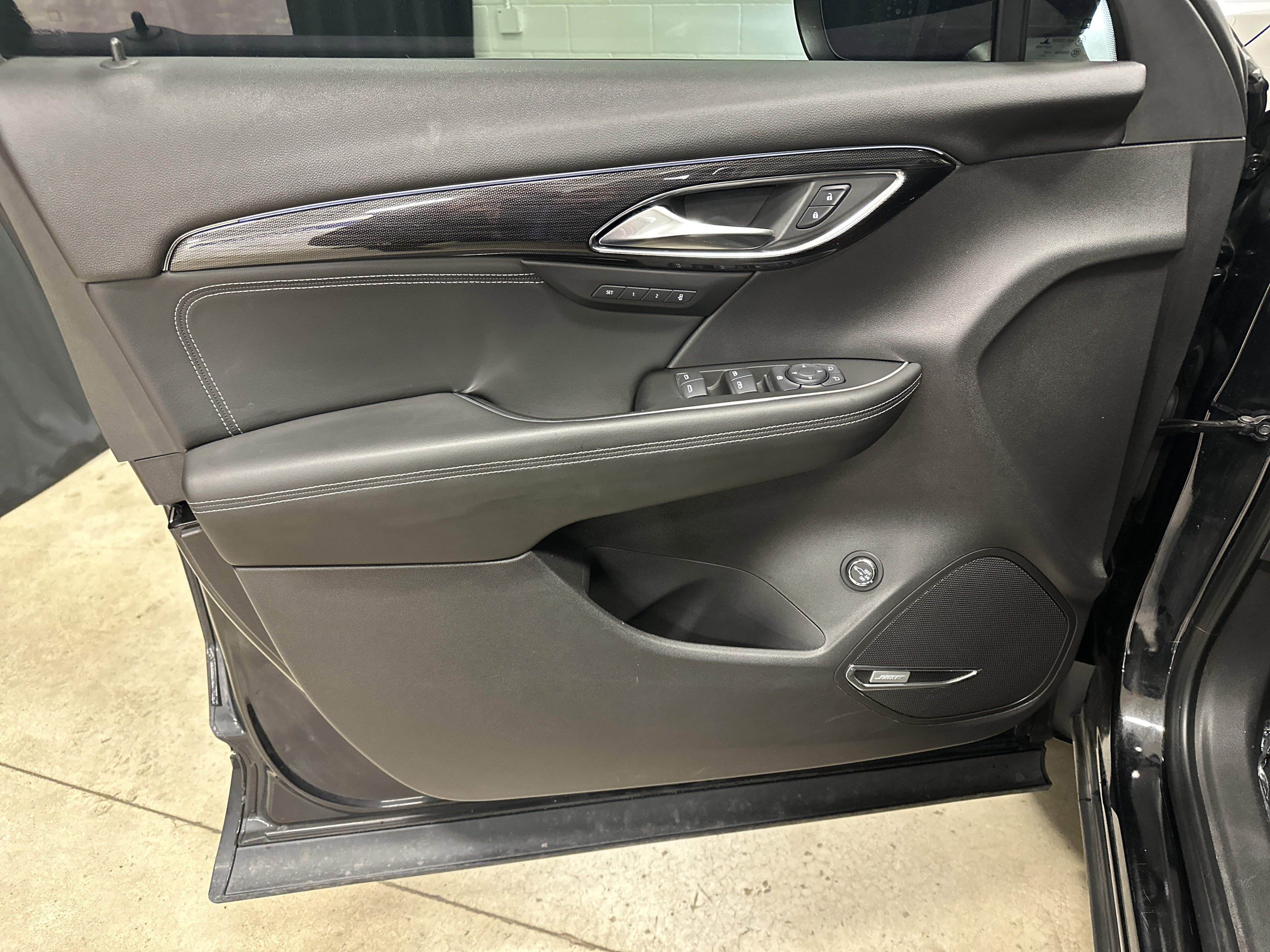 Used 2021 Buick Envision Essence w/ Technology Package I image 14