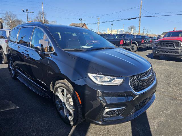 Used 2024 Chrysler Pacifica Pinnacle w/ Trailer Tow Group image 3