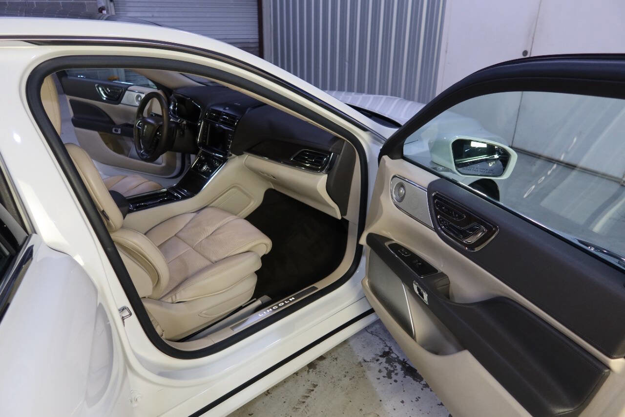 Used 2020 Lincoln Continental Reserve w/ Luxury Package image 12
