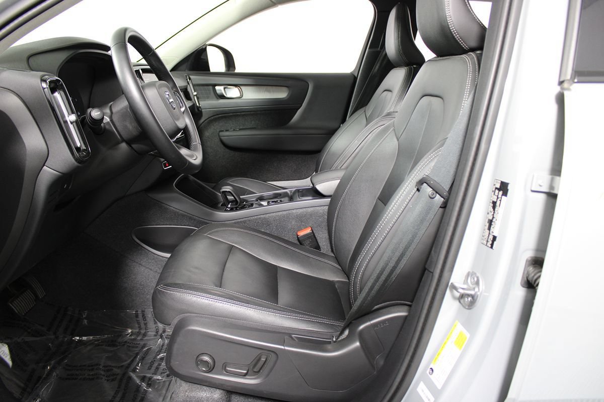 Used 2024 Volvo XC40 B5 Core AWD/4WD image 9