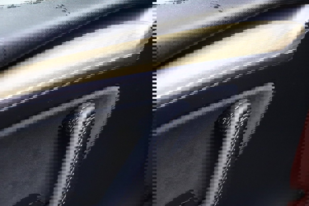 Used 2022 Tesla Model Y Long Range image 34