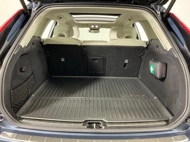 Used 2024 Volvo XC60 T8 Plus w/ Protection Package Premier AWD/4WD image 35