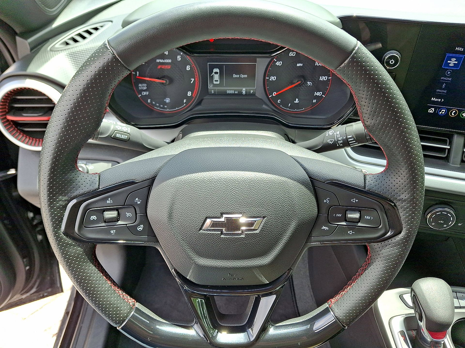 Used 2025 Chevrolet Trax RS w/ Sunroof Package FWD image 16