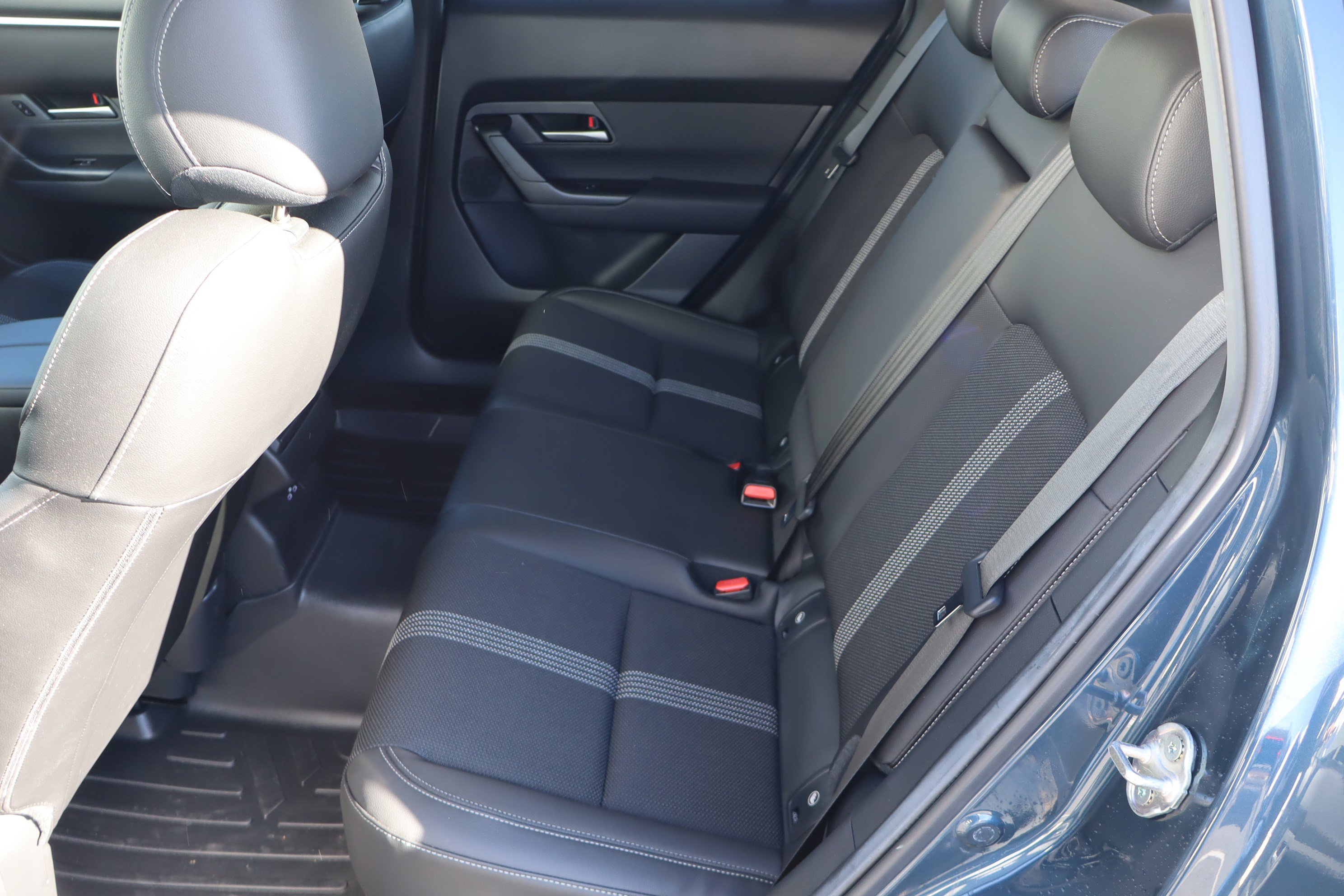 Used 2025 MAZDA CX-50 AWD 2.5 S w/ Premium Package image 32