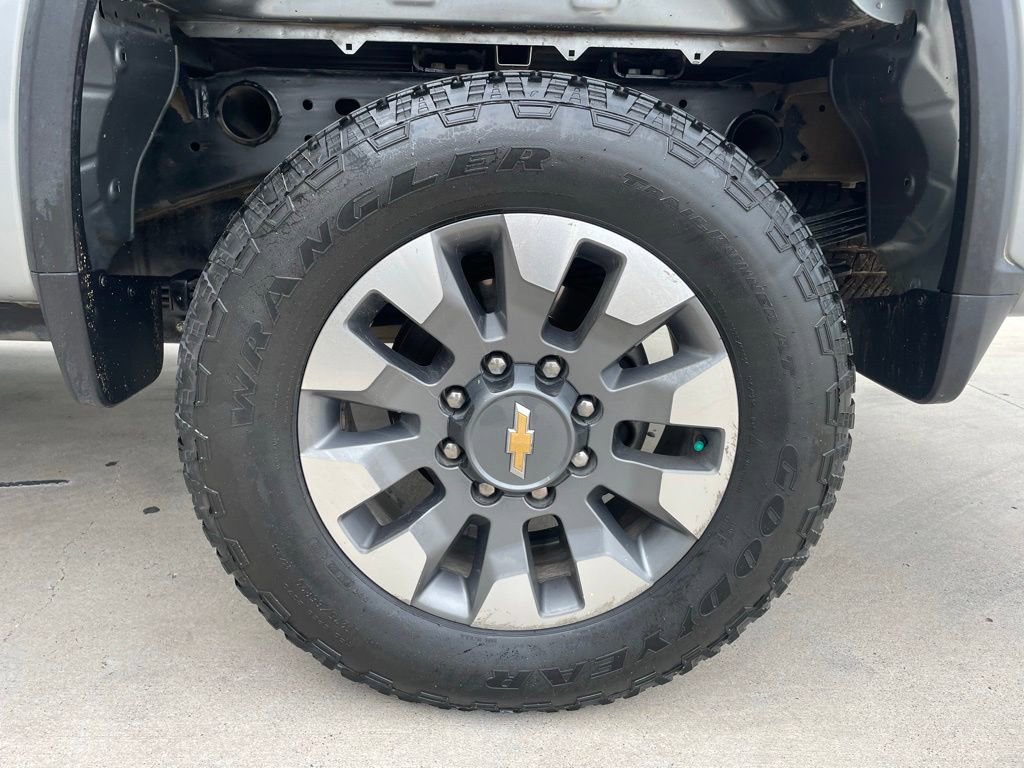 Used 2024 Chevrolet Silverado 2500 Custom w/ Custom Value Package AWD/4WD image 17