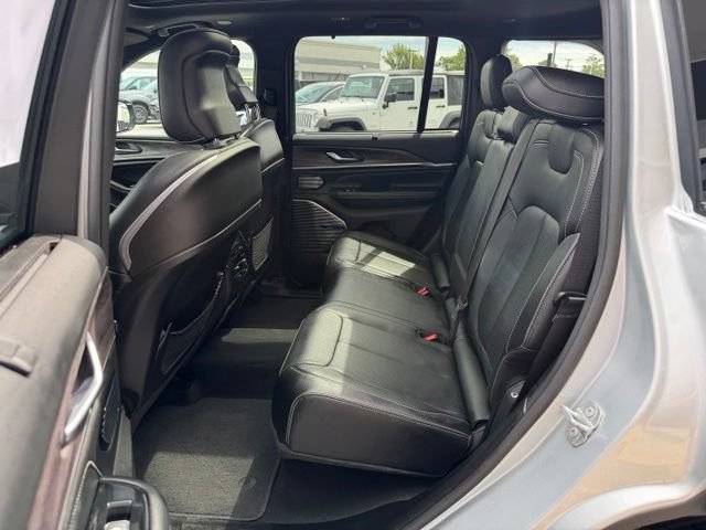 Used 2023 Jeep Grand Cherokee Overland w/ Advanced Protech Group III AWD/4WD image 12