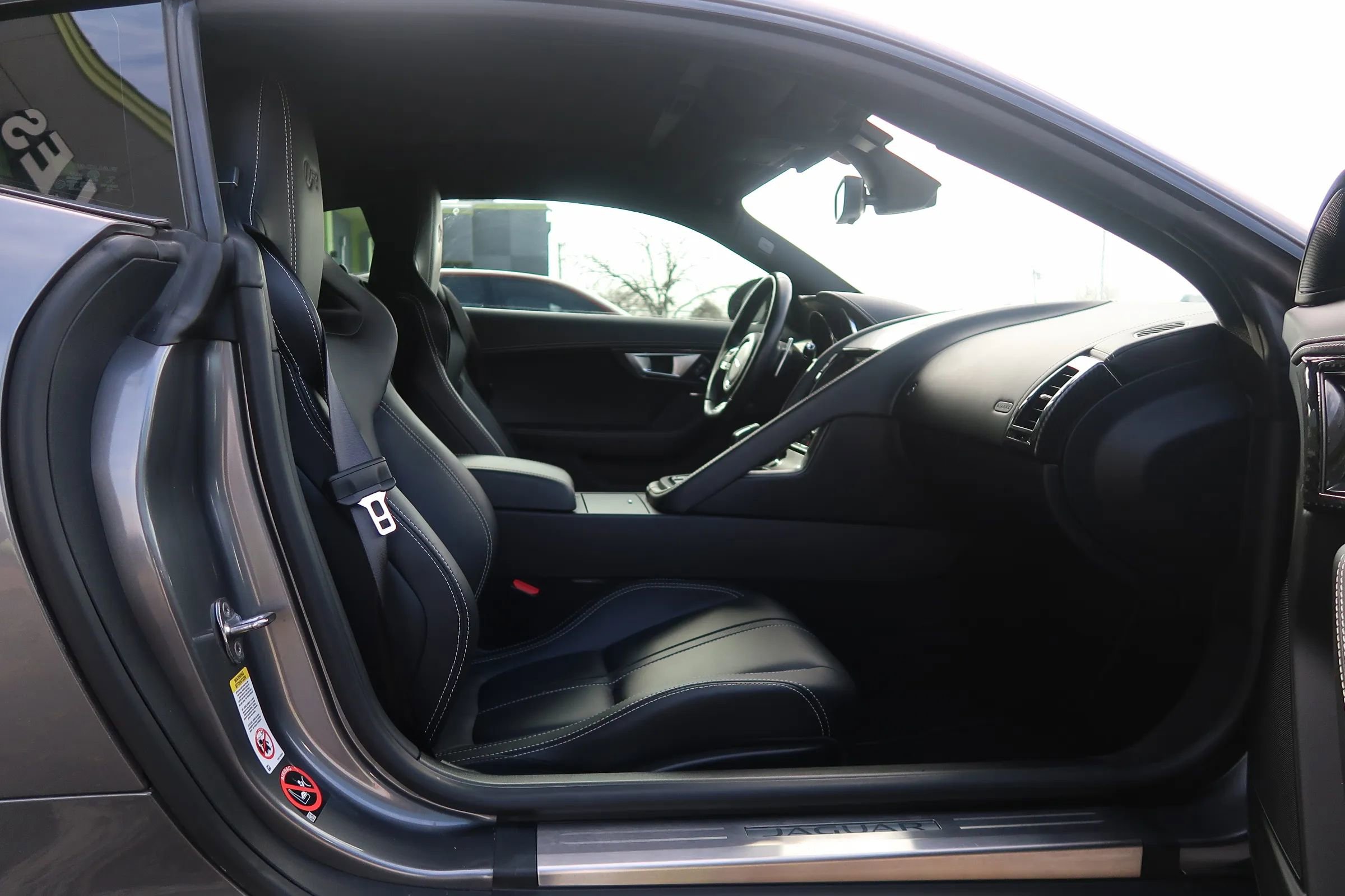 Used 2016 Jaguar F-TYPE R image 19