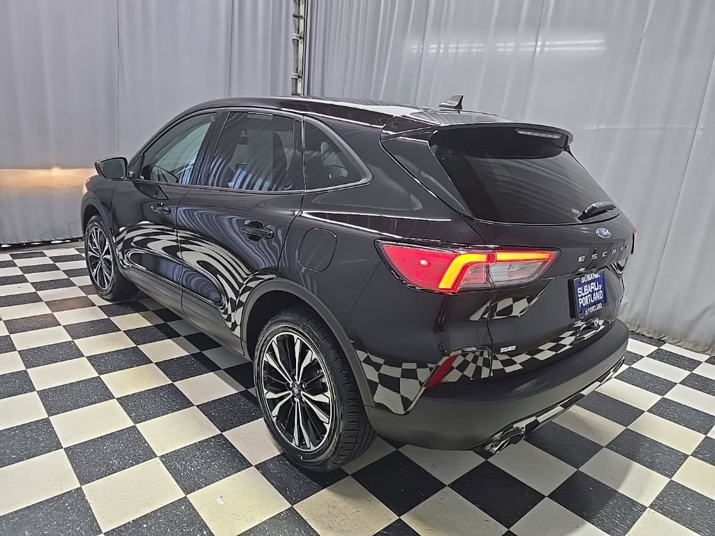 Used 2021 Ford Escape SE w/ SE Sport Appearance Package image 11