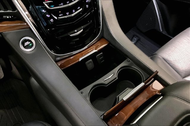 Used 2019 Cadillac Escalade ESV Luxury AWD/4WD image 16