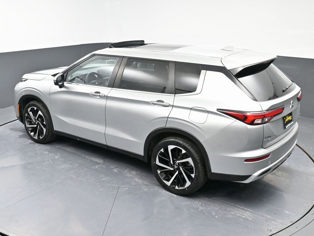 Used 2023 Mitsubishi Outlander SE image 45
