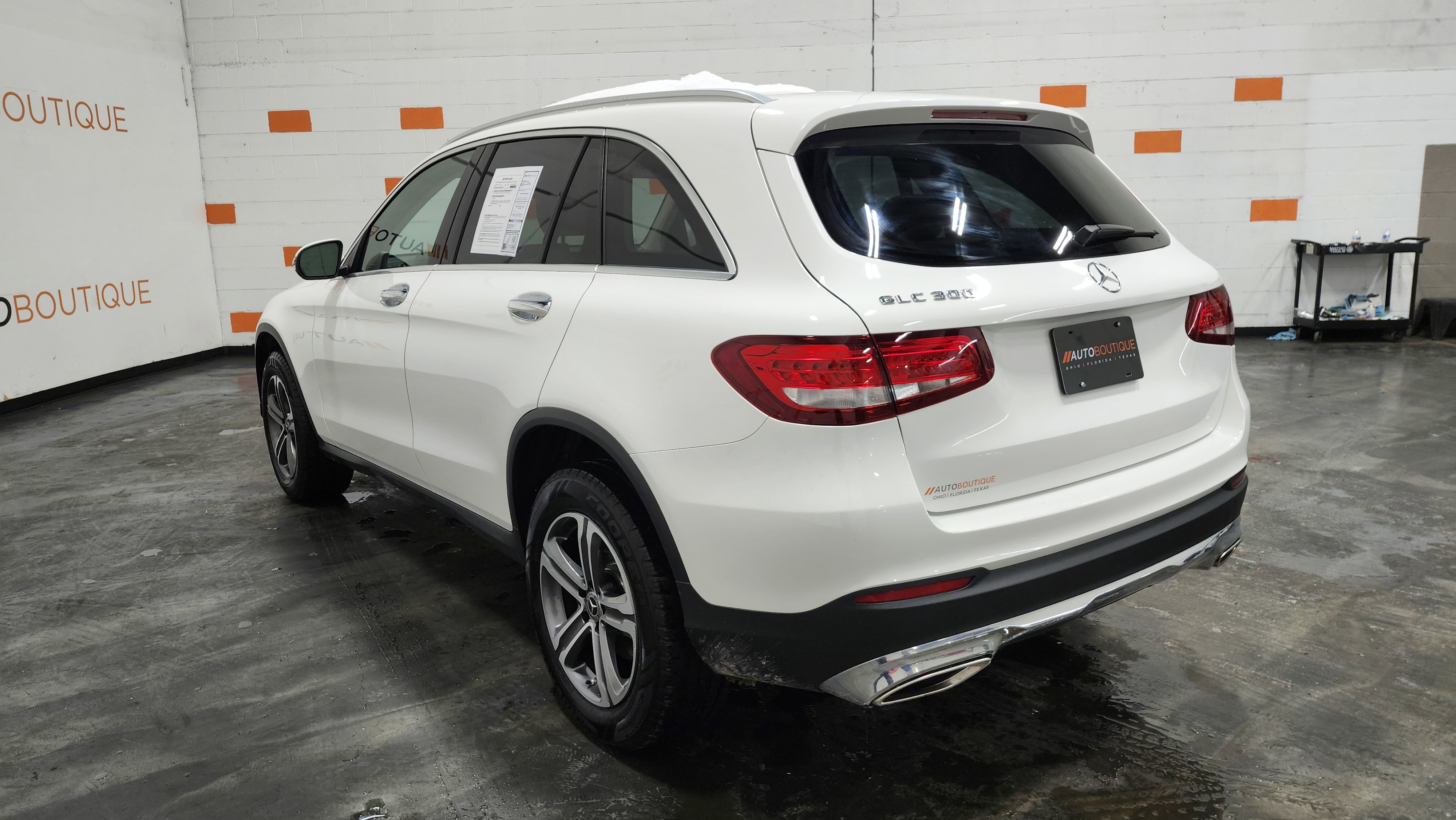 Used 2019 Mercedes-Benz GLC 300 w/ Premium Package image 15