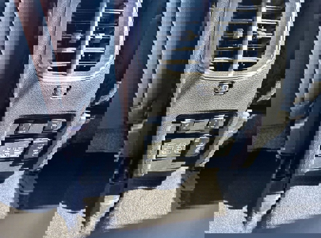 Used 2021 Jeep Cherokee Limited w/ Elite Package image 9