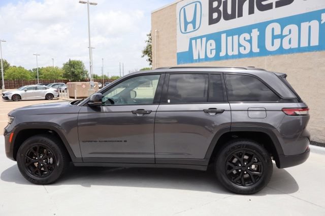 Used 2024 Jeep Grand Cherokee Altitude RWD image 9