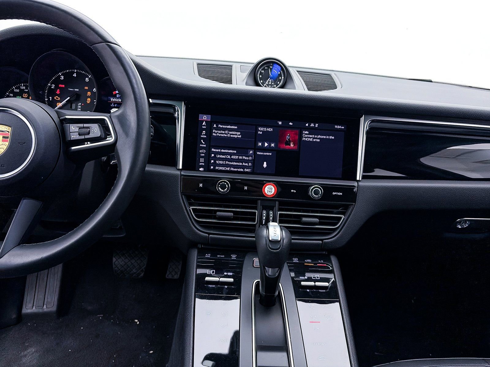 Used 2024 Porsche Macan image 11