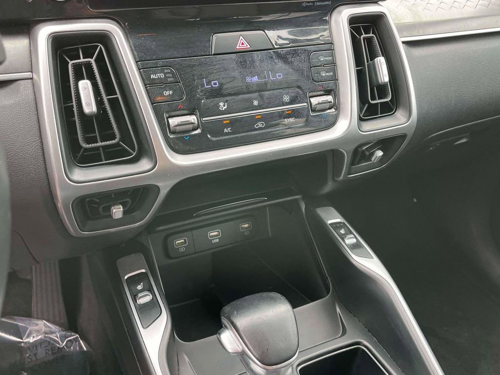 Used 2022 Kia Sorento S image 22