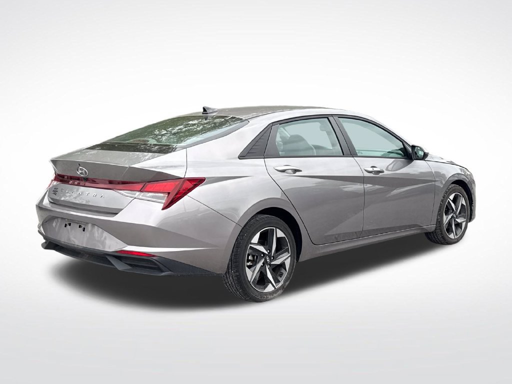 Used 2023 Hyundai Elantra SEL w/ Convenience Package FWD image 6