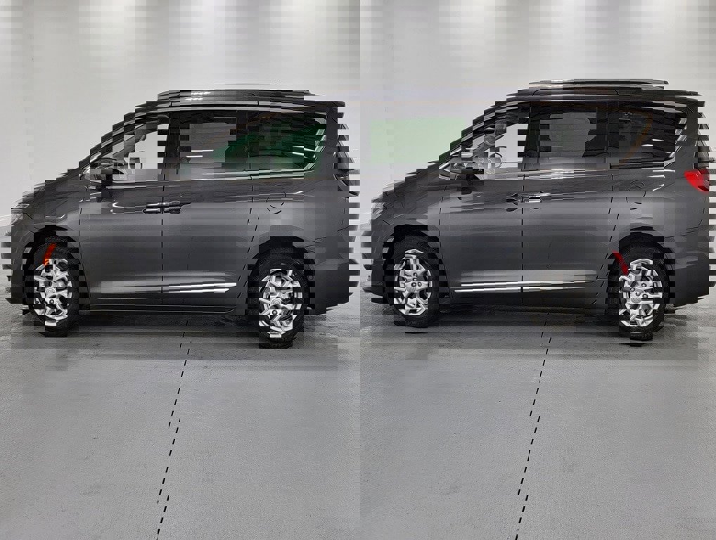 Used 2020 Chrysler Pacifica Touring-L image 5