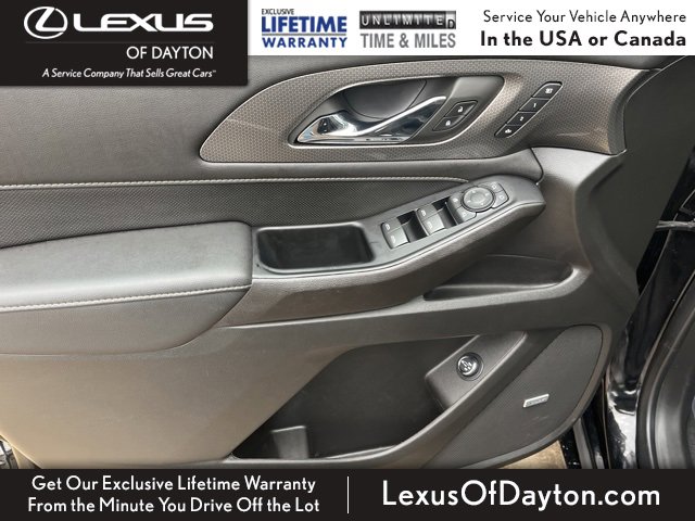Used 2023 Chevrolet Traverse Premier image 14