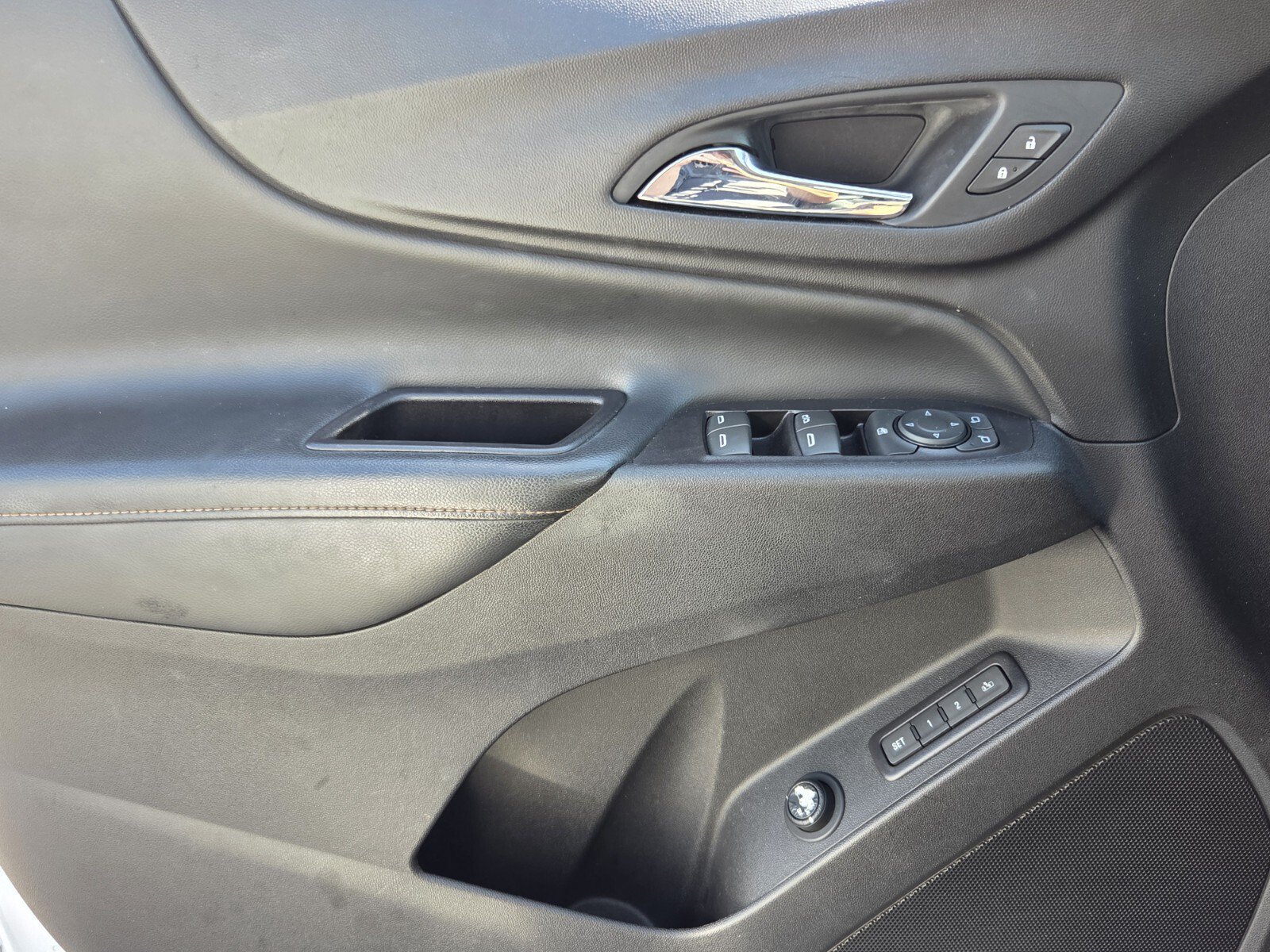 Certified 2018 Chevrolet Equinox Premier FWD image 32