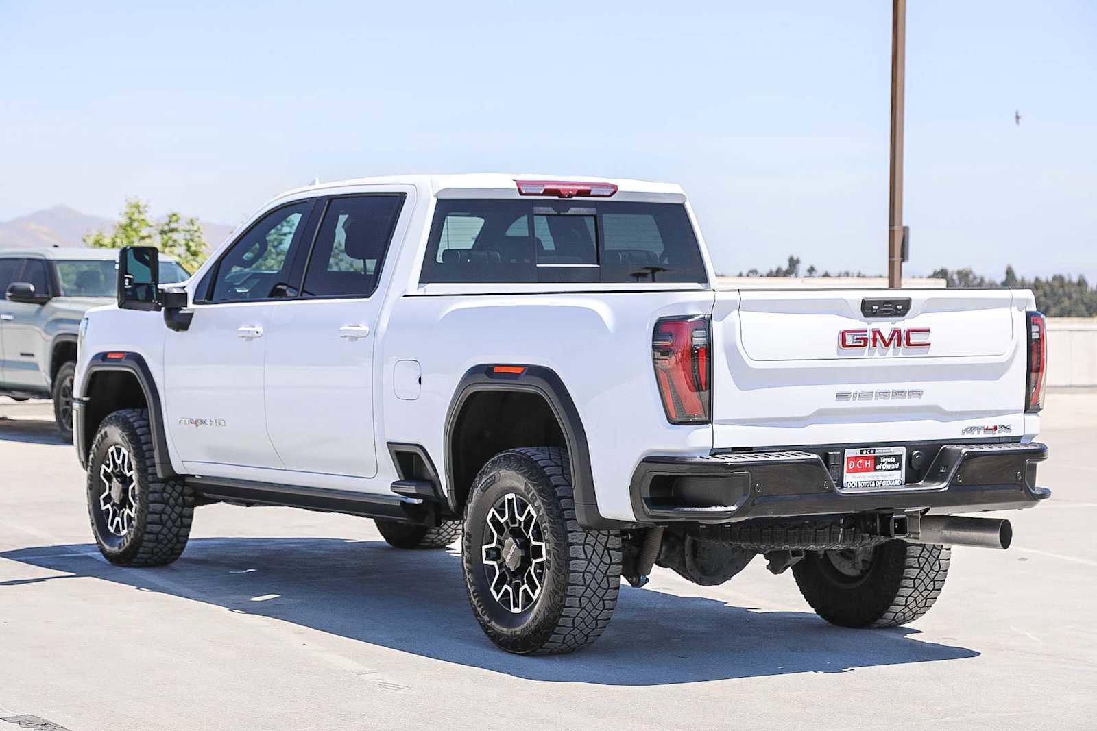 Used 2024 GMC Sierra 2500 AT4X AWD/4WD image 7