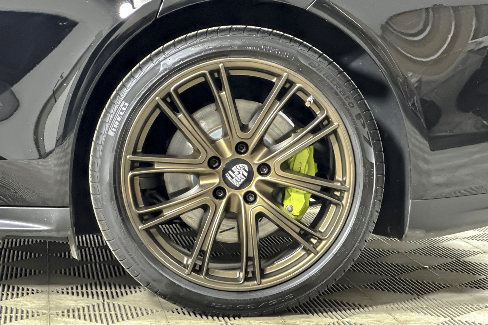 Used 2018 Porsche Panamera 4 image 25