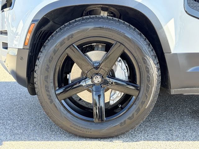 Used 2020 Land Rover Defender 110 SE image 32