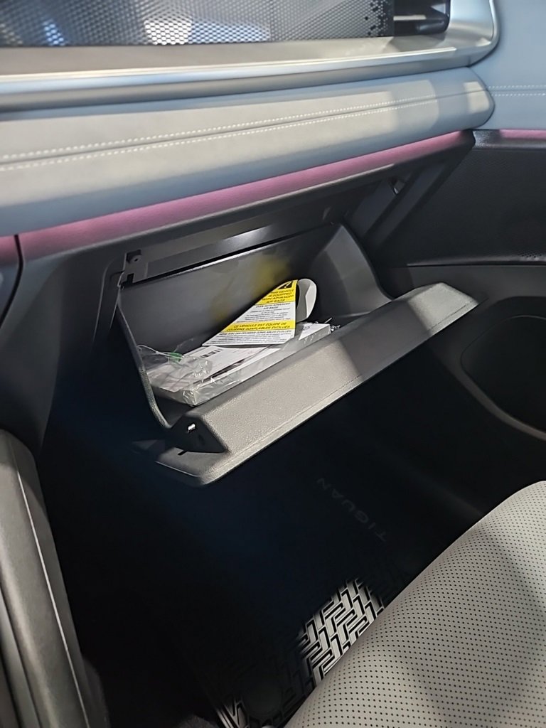 New 2026 Volkswagen Tiguan SE R-Line image 30