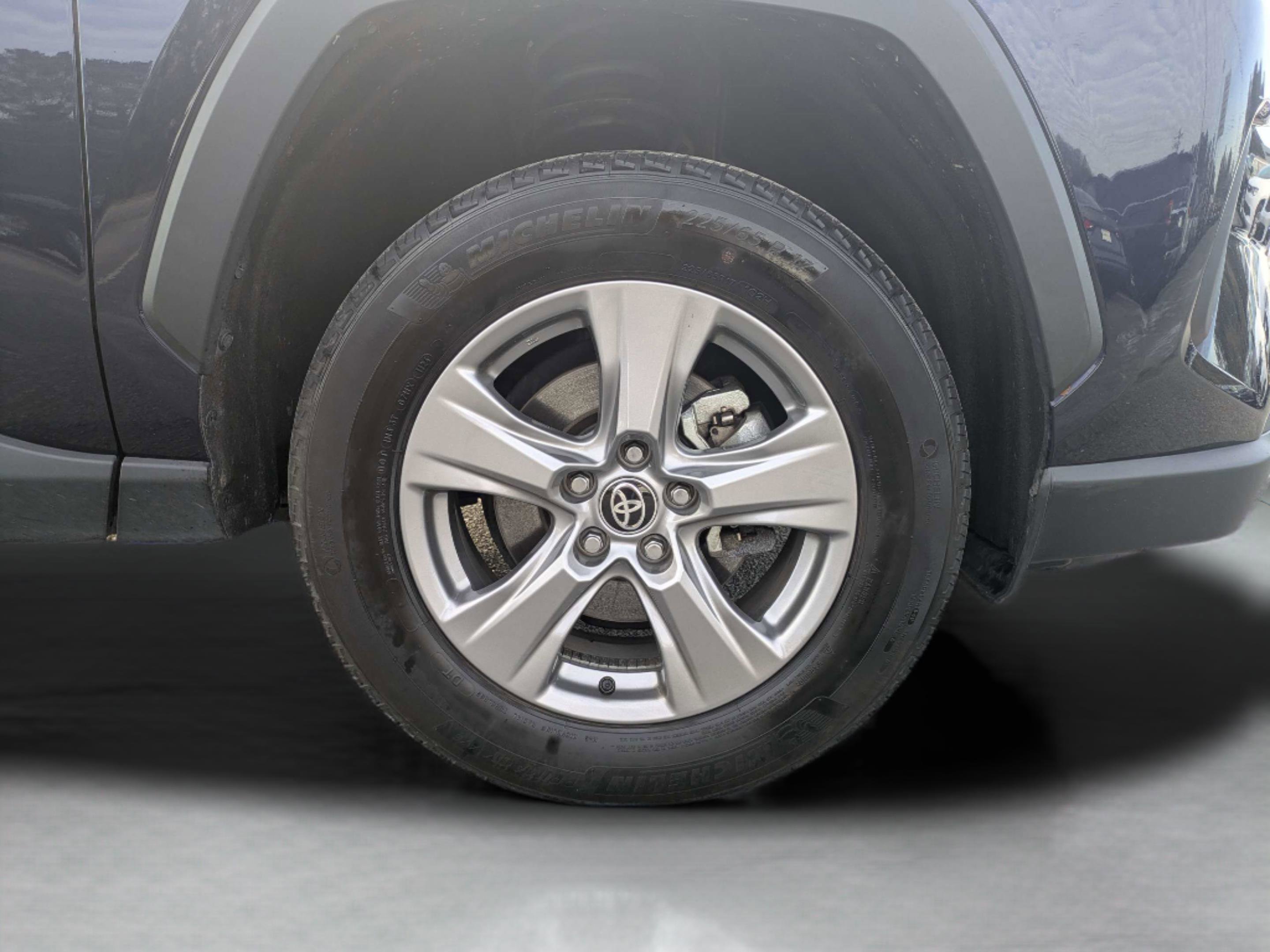 Used 2024 Toyota RAV4 XLE FWD image 12