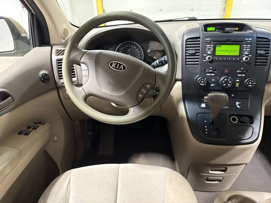 Used 2010 Kia Sedona LX image 11