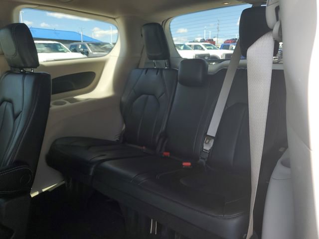 Used 2023 Chrysler Pacifica Touring-L FWD image 25