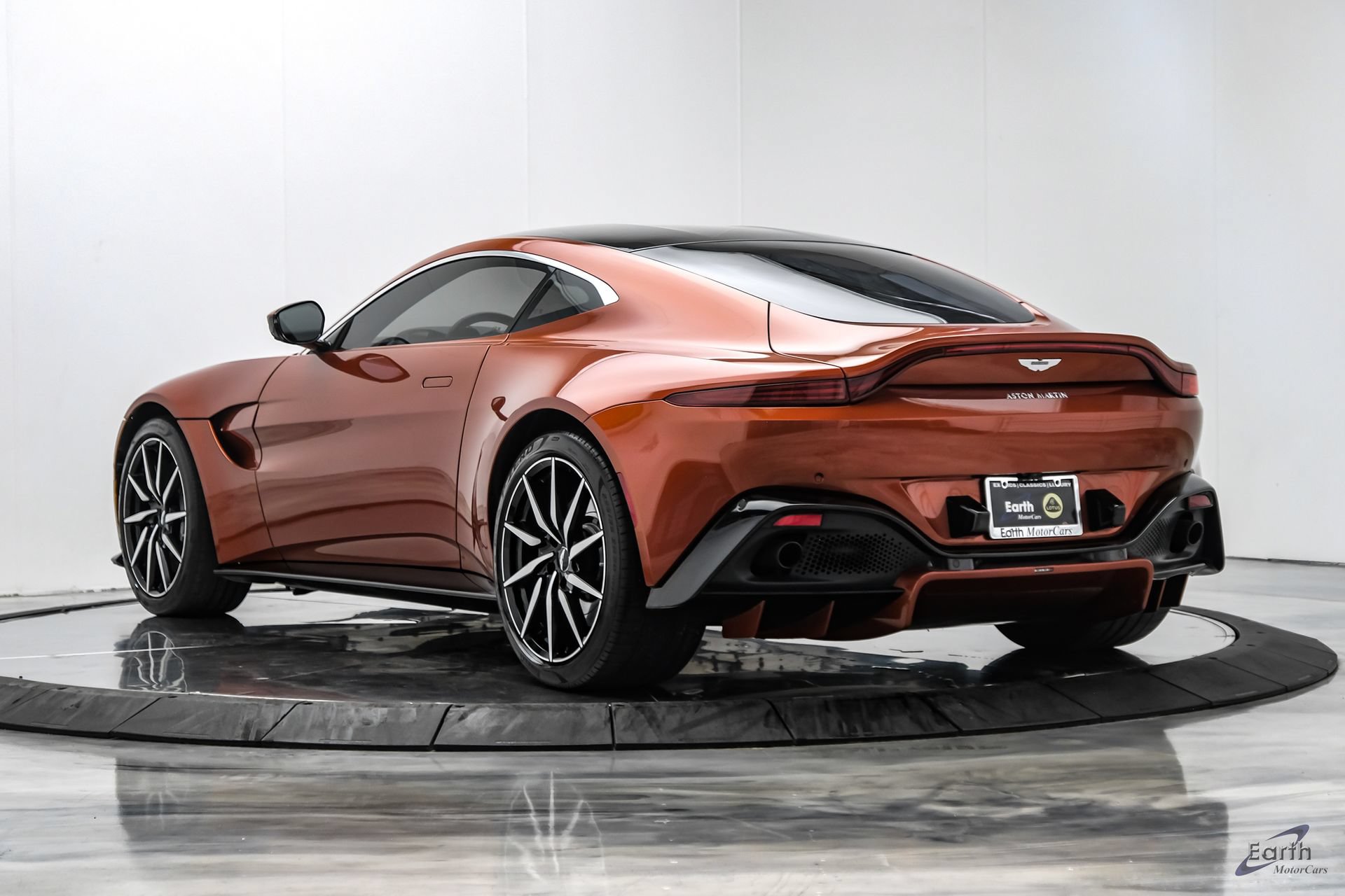 Used 2019 Aston Martin V8 Vantage Coupe RWD image 13