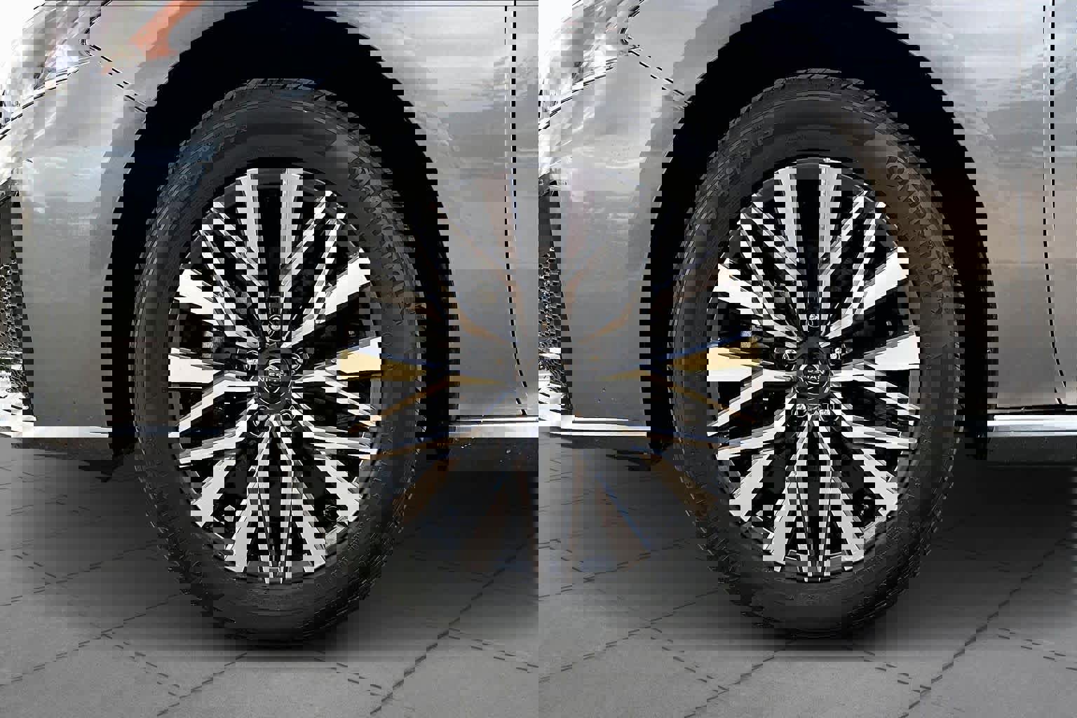 Used 2023 Nissan Altima 2.5 SV w/ SV Premium Package image 11