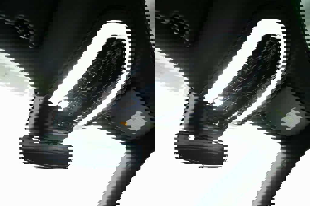 Certified 2025 Porsche Macan image 31