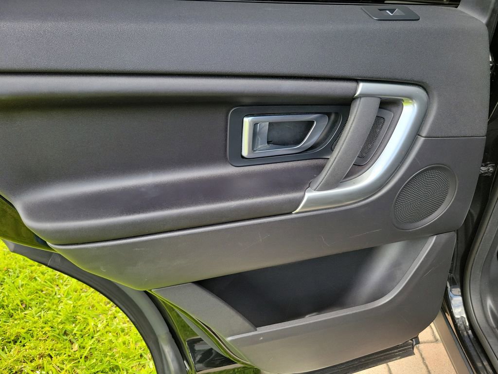 Used 2018 Land Rover Discovery Sport SE image 12